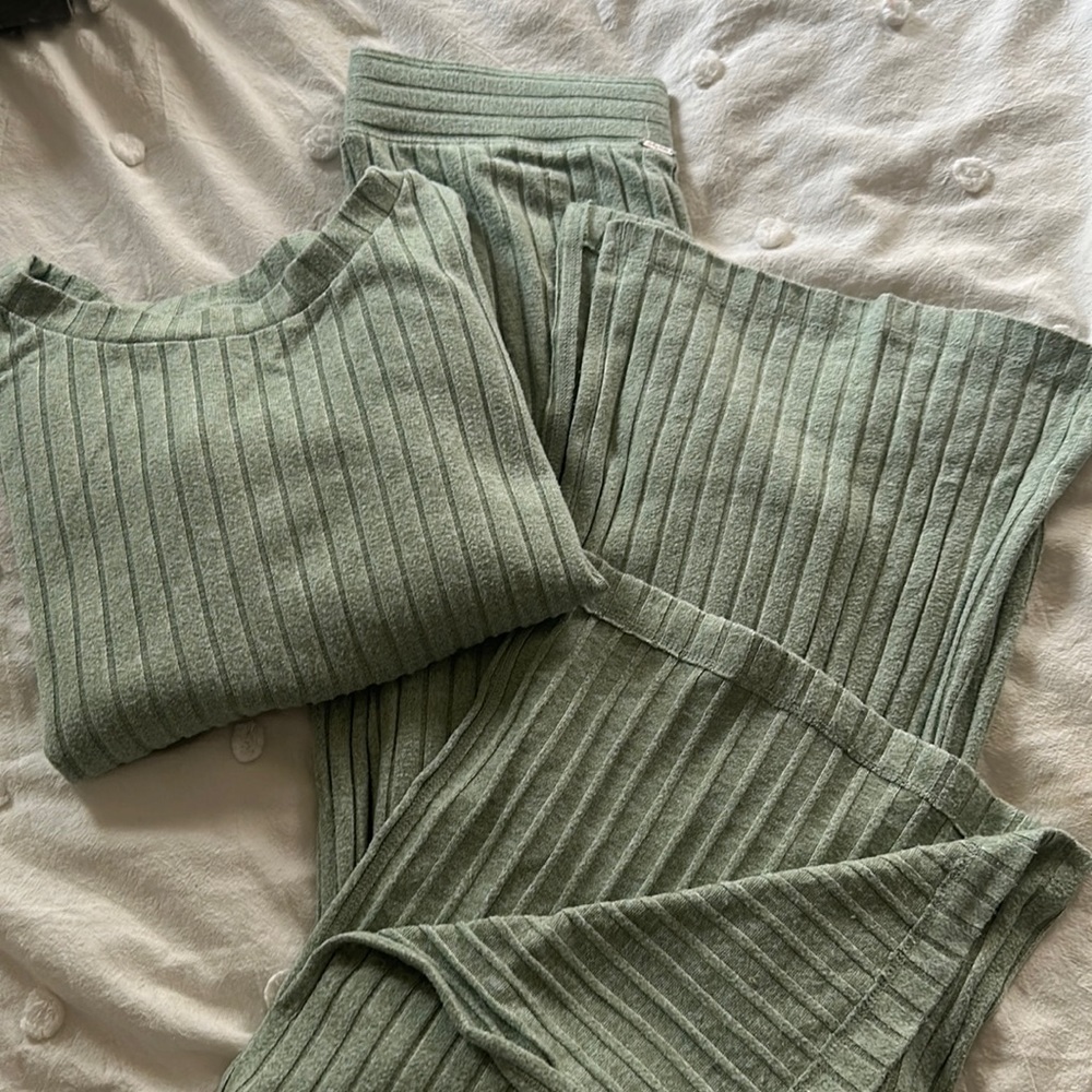 Gilly Hicks sage green lounge set